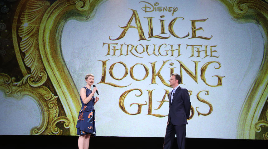 Dévoilement des affiches officielles de Alice Through the Looking Glass